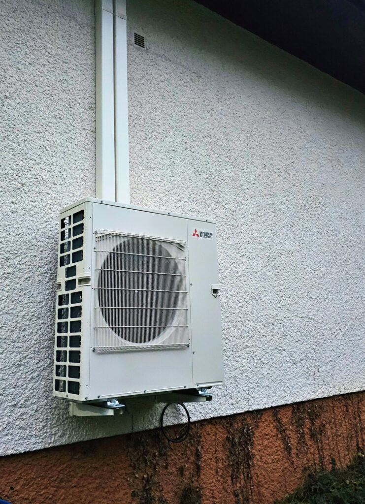 Pose d’un ensemble pompe à chaleur Tri Split MITSUBISHI HYPER HEATING