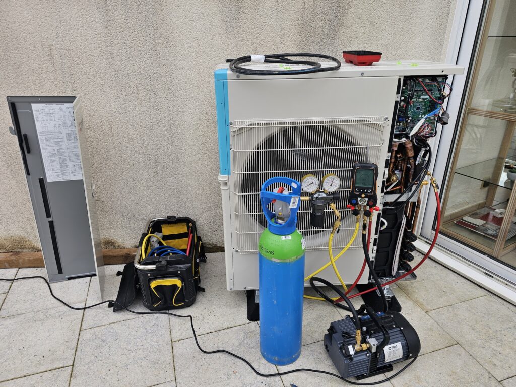 Installation et mise en service d&rsquo;une Pompe à chaleur AIR/AIR MITSUBISHI HYPER HEATING Bi-Split à Brebotte et Morvillars