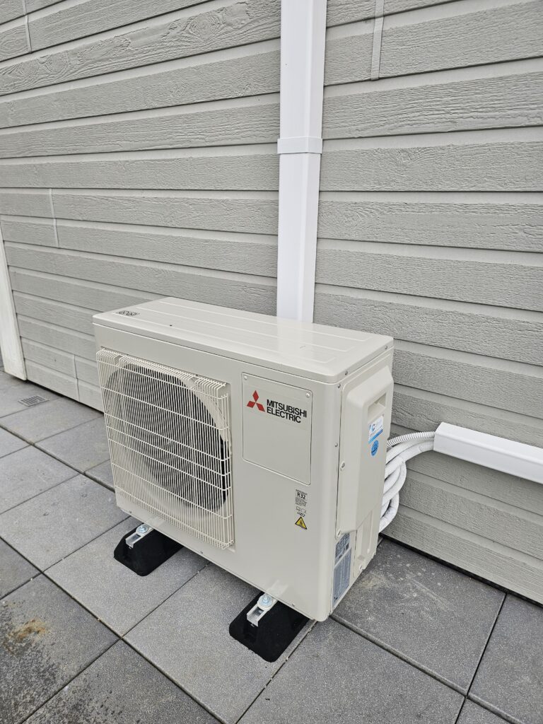 Installation d&rsquo;une climatisation réversible Tri-Split & Console Mitsubishi à Dorans